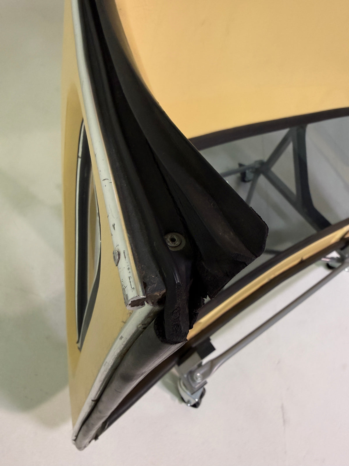 Hardtop – MG B  – Light Beige