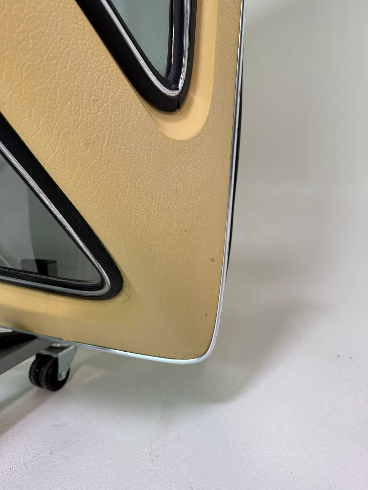 Hardtop – MG B  – Light Beige