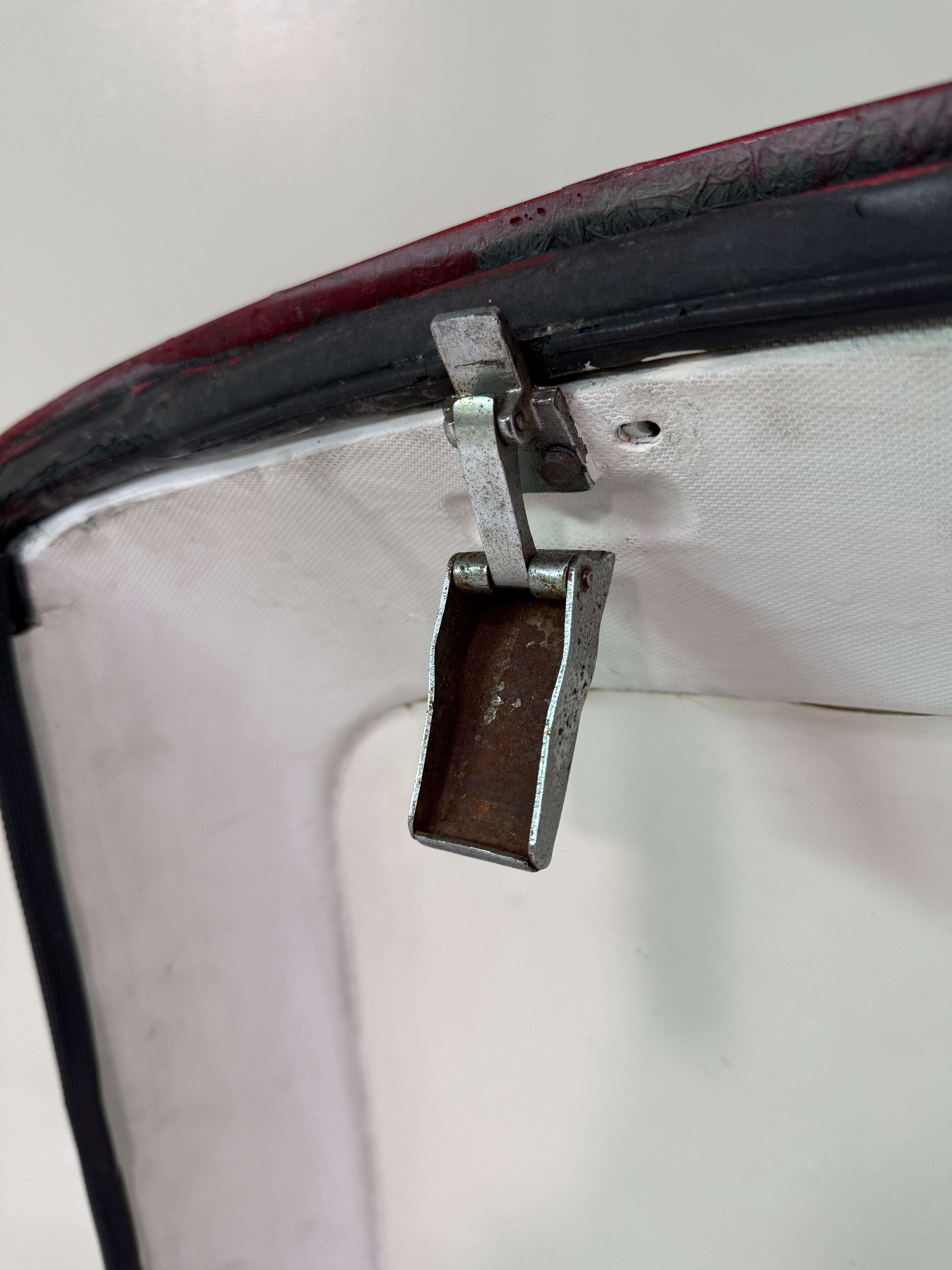 Hardtop – MG B  – Red